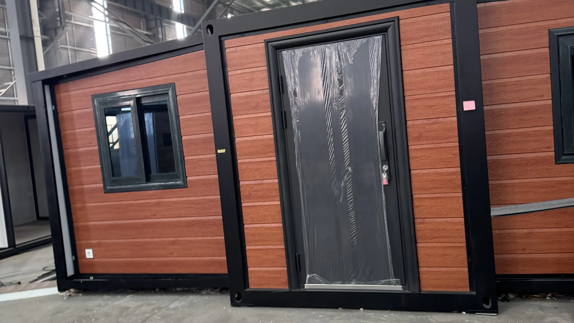 20ft Exterior B2 01