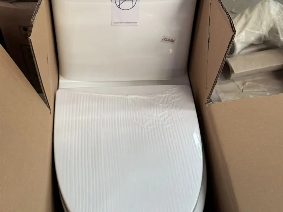 Au Toilet 120db35f58b4a53ef91520b8e0565156 02