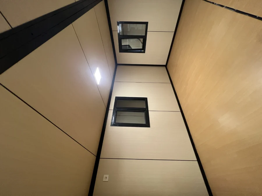 Interior 01