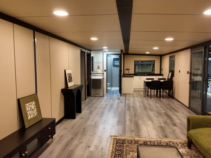 Interior 02