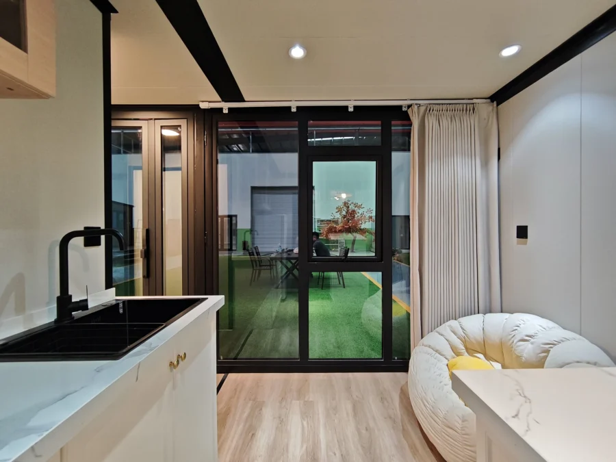 Interior 03