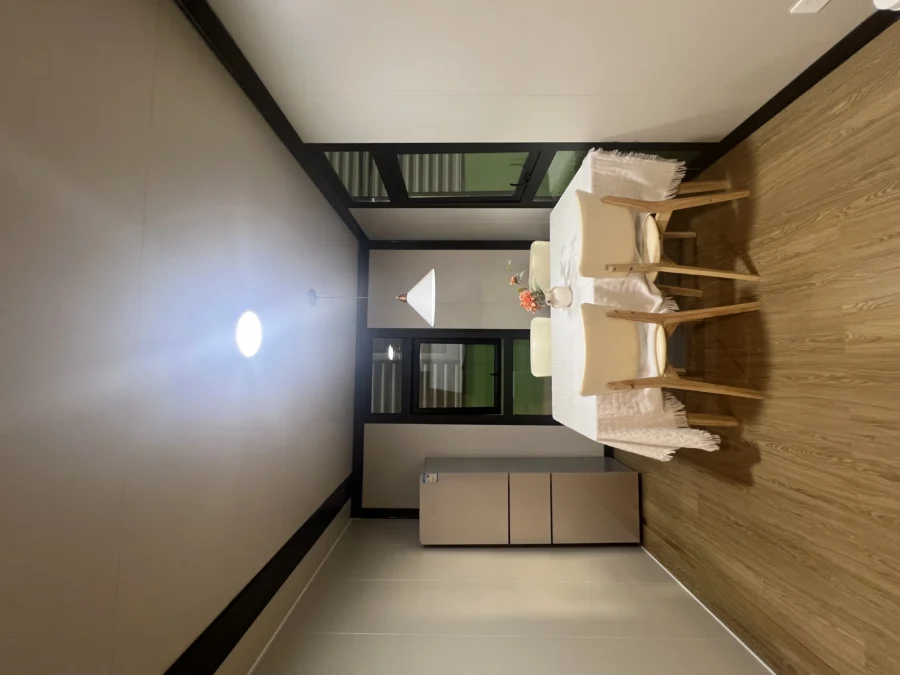 Interior 03