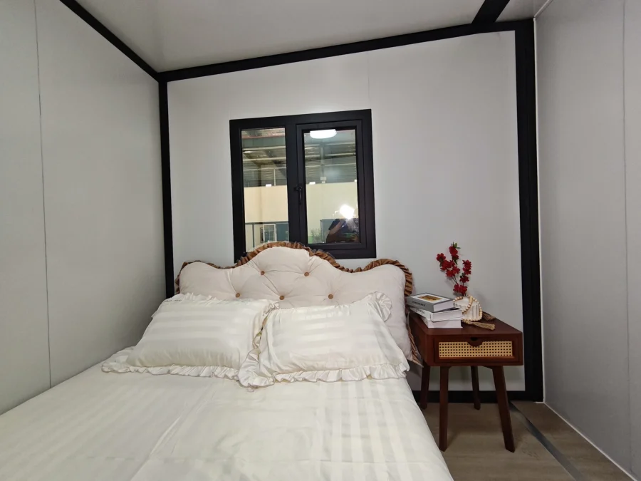 20ft expandable container house bedroom with white classic bedding