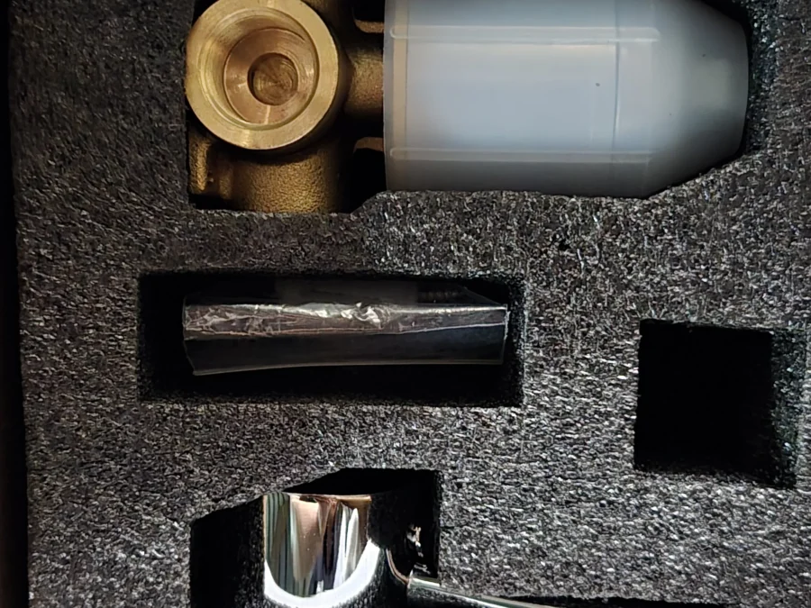 Brass valve and water filter assembly supplied with SunModu plumbing kits